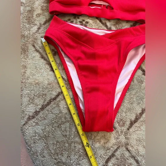 Cupshe Sensorial Spring Cut-Out Bikini Top & V-Waist Bottoms Set NWT - Picture 8 of 16